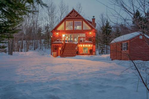 Bethel Ski Chalet | 35 Hideaway - Mtn Views, Hot Tub, Game Room, Dogs Ok, 12 Mins to Sunday River