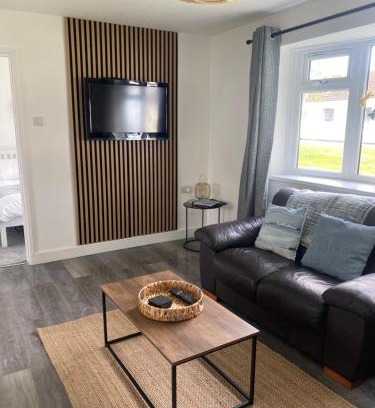 Scurlage House | 37 Gower holiday village Ty Seren Cosy 2 bedroom chalet