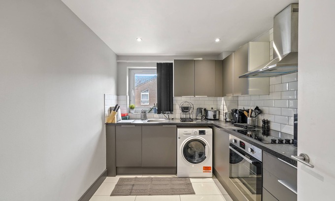 Island Gardens Apartment | 3br-sleeps8-canarywharf-cinemabedroom