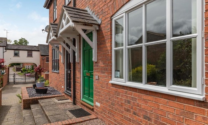 Crewe House | 4 Aldelyme Court