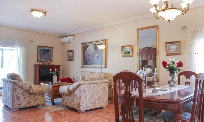 Crevillente House | 4 bedroom accommodation in Crevillente