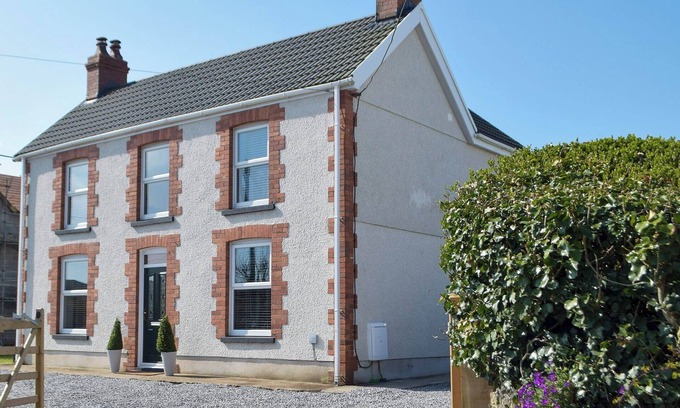 Scurlage Cottage | 4 bedroom accommodation in Gower