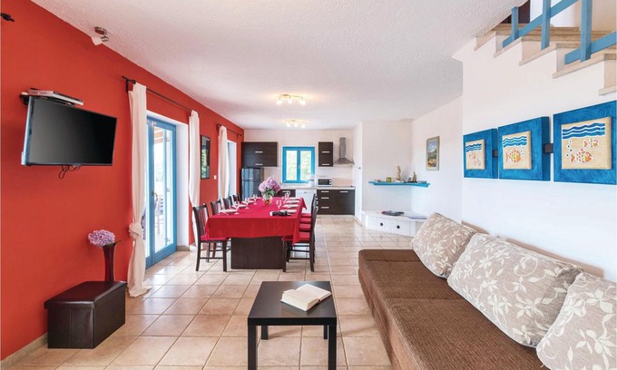 Mugeba House | 4 bedroom accommodation in Porec