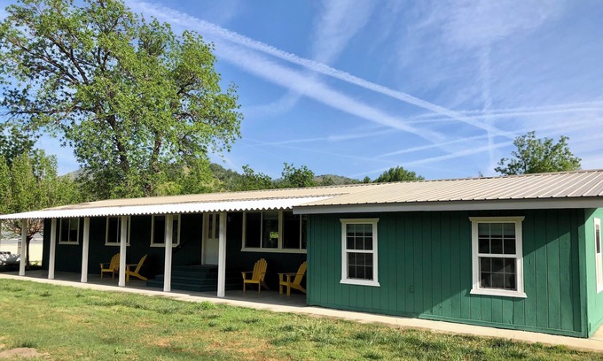 Squaw Valley House | 4 Bedroom Family Stay Near Kings Canyon NP - Great Wifi and EV Charger