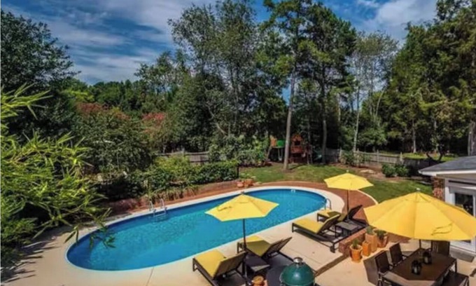 Paw Creek House | 4-bedroom house in fantastic Charlotte with POOL