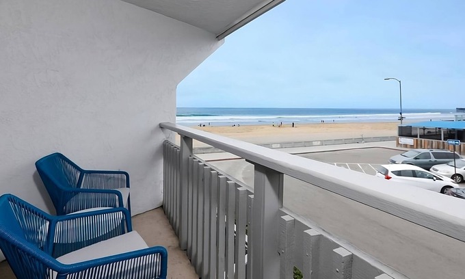 Mission Beach Hotel | 4 Family-friendly Units w/Private Patio! Steps to Pacific Beach! Onsite Pool!