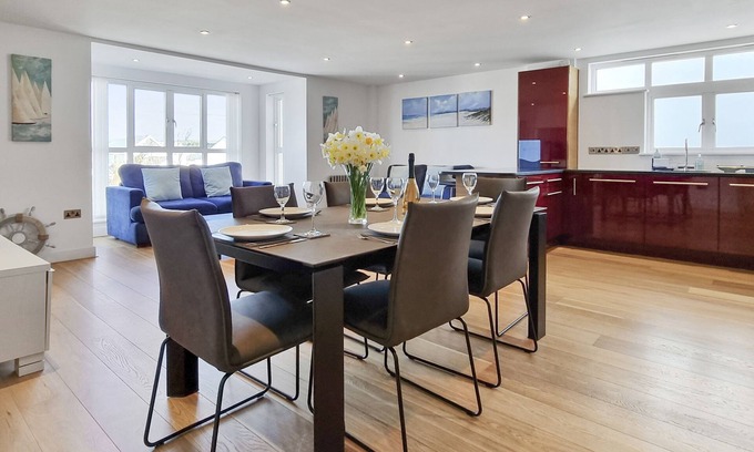 Croyde Apartment | 4 POINT VIEW-Award Winning 3 Bed Apartment with parking/Croyde Bay - 5 min walk