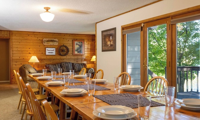 Walker Resort | 40% off summer rates August 23-30. 4 BRM reunion home just steps from the lake.