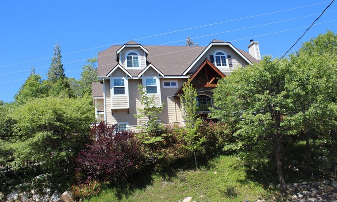 Lake Arrowhead House | 4000 sf house with A/C~gourmet kitchen~1000 sf gameroom~outdoor fire features