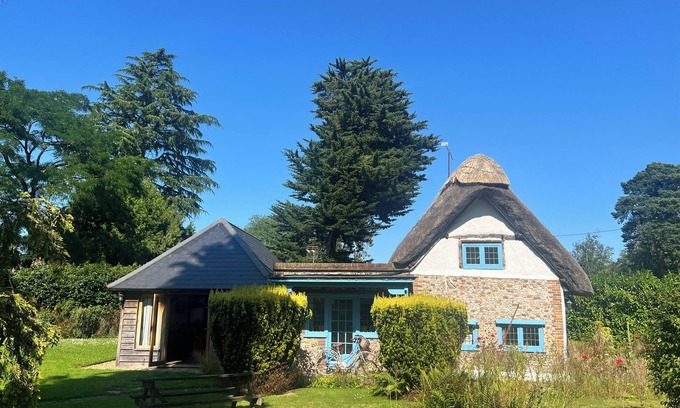 Reading Cottage | 450 year old thatch cottage. Near Oxford, Reading and Henley. Listed building.