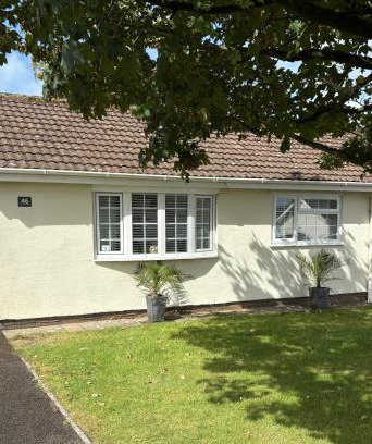 Scurlage House | 46 Gower Holiday Village Swimming Pool Open Until 31 October