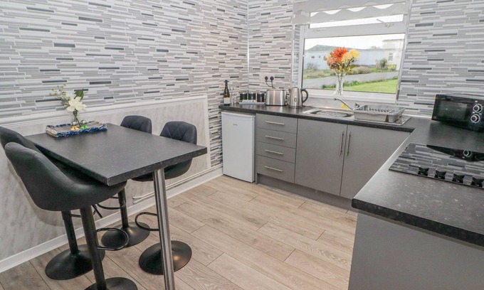 Scurlage Cottage | 48 Gower Holiday Village