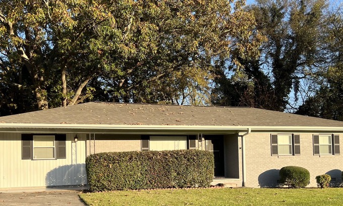 Madison House | 4BD House near Orion, Space & Rocket, Airport, Trash Panda Stadium,Research Park