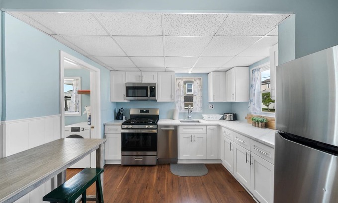 North Wildwood House | 4BR Shore House-Close To The Action