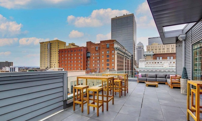 Downtown Louisville Apartment | 4th Street Suites - Jack ‘n Jill King Bed Suites