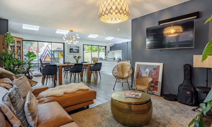 Hove Cottage | 5 bedroom accommodation in Hove