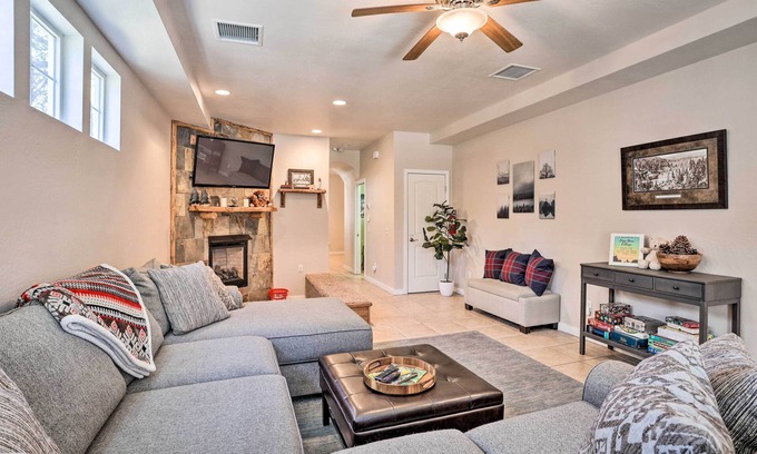 Big Bear City Cottage | 5 Mi to Big Bear Lake: Cozy Cottage w/Hot Tub