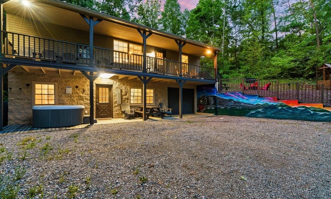 Sevierville Cottage | 5 minutes from Dollywood! Family Cabin Game Room Fun
