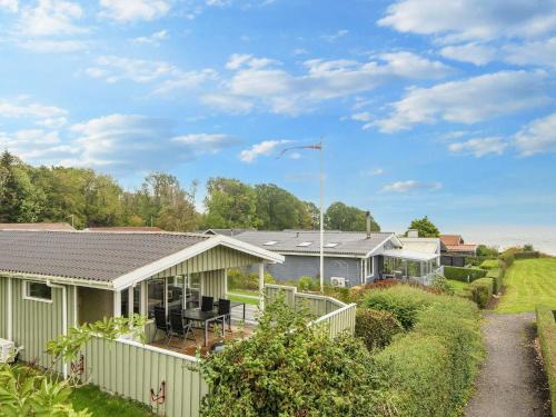Pøt Strandby House | 5 person holiday home in Juelsminde-By Traum