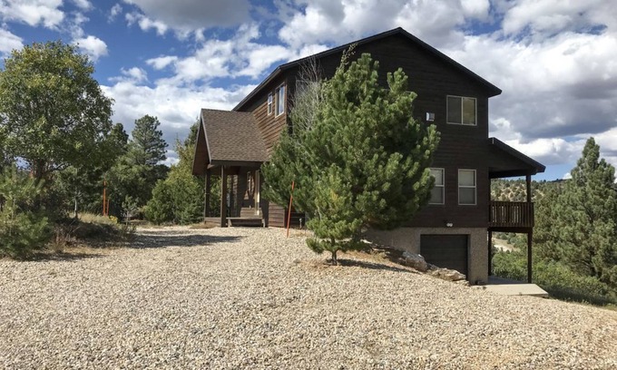 Long Valley Junction House | 5 STAR Luxury Cabin 3bd/3ba, Perfect base camp to N. Parks!
