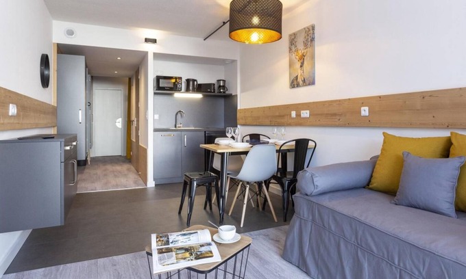Arc-2000 Apartment | 50m from ski slopes, 9th floor, view mountain, balcony, tv, 28m², Les Arcs