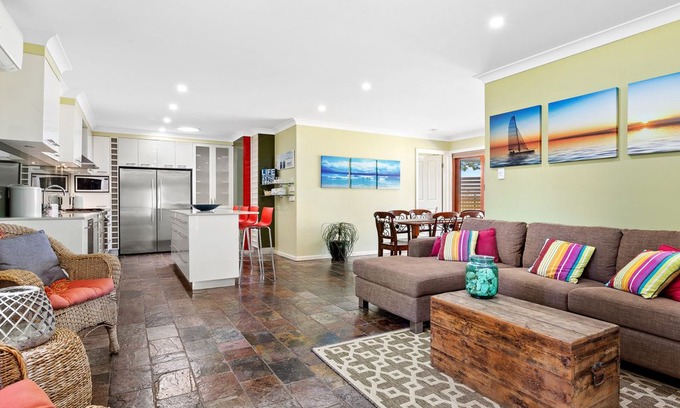 Dalmeny House | 51 Mort Avenue Dalmeny