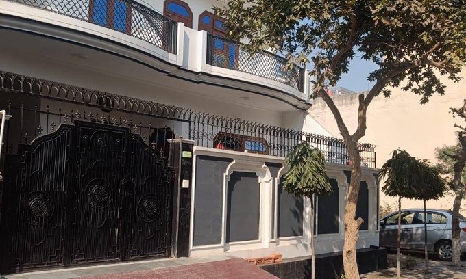 Meerut House | 550 m² Bungalow ∙ 5 bedrooms ∙ 2 guests