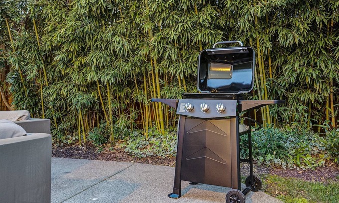 Santa Rosa House | 5BD/3BA Wine County Home w/Billiards & BBQ!