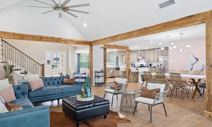 North Richland Hills House | 5BD Vacation Retreat w Pool, Bar, Games