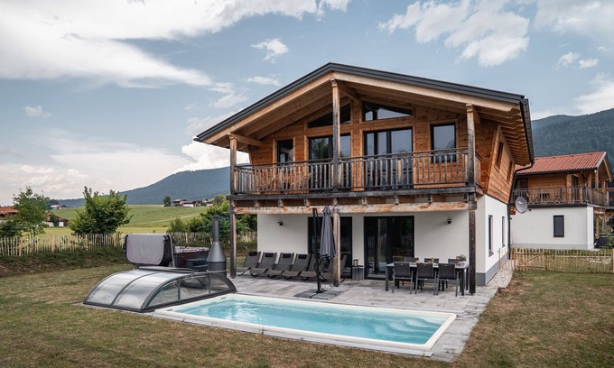 Inzell Ski Chalet | 6 persons Chalet Bergherzerl in the Chiemgau. Summer pool, whirlpool & sauna