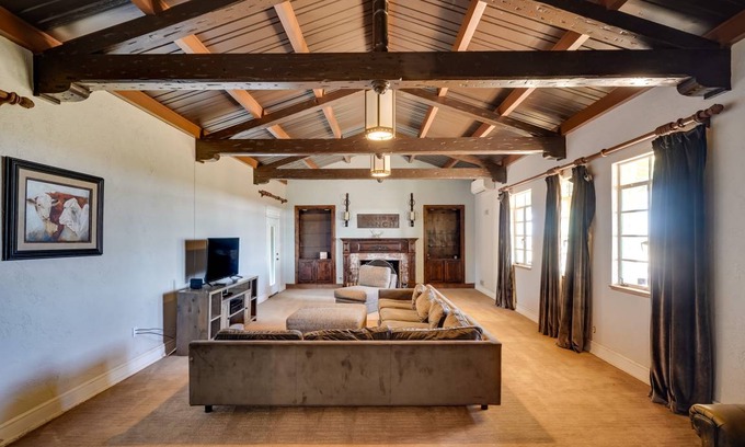 Odessa House | 603 m² House ∙ 5 bedrooms ∙ 16 guests