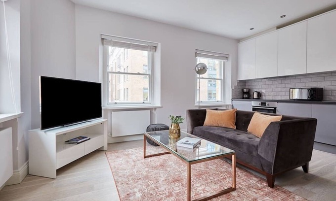 Holborn and Covent Garden Apartment | 6VH Virginia House Large Bloomsbury Studio Beautiful Interiors sleeps 2