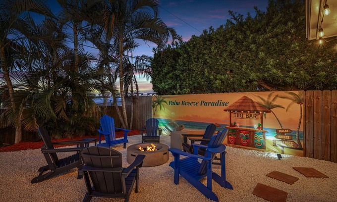 South Pinellas Community Council House | 7 Min to Beach ~ Pool, BBQ & Games Getaway