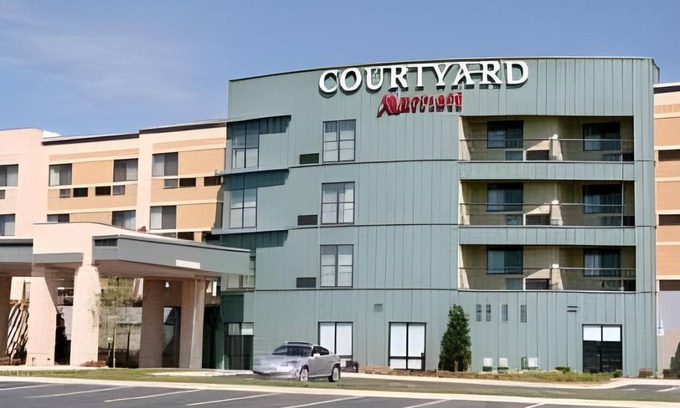 Statesville Hotel | 71 m² Hotel ∙ 127 guests