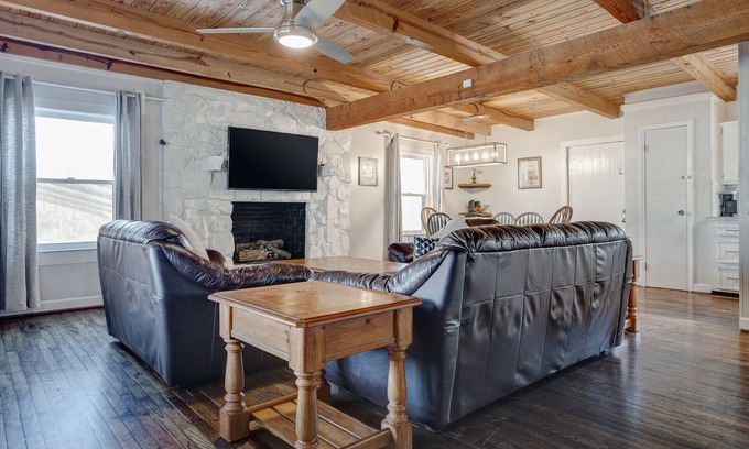 McCalla Cabin | 8 Bed Cabin, between Tuscaloosa and Bham, Close to Golf Courses