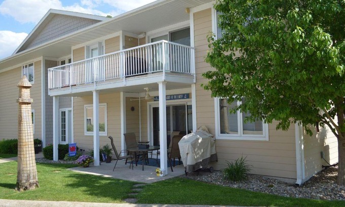 Arnolds Park Villa | 84 Rohr 7B