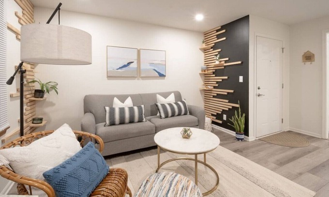 Oread Apartment | 926 Tennessee #3 · [3]Homey Lawrence Oasis Steps from Mass St and KU!