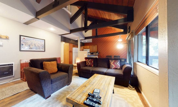 Majestic Pines Condo | 97 m² Condo ∙ 1 bedroom ∙ 6 guests