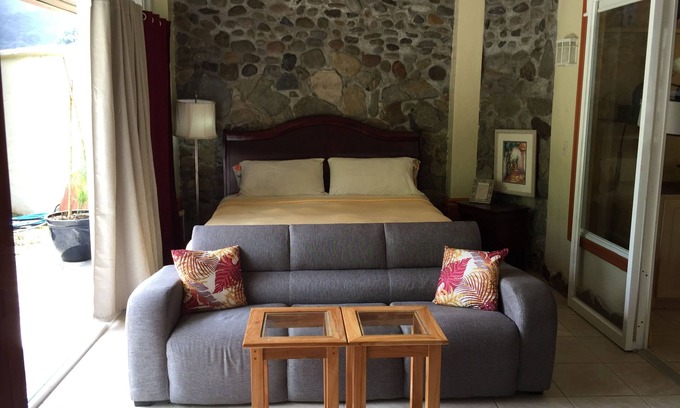 Los Naranjos Cottage | A city and country jewel