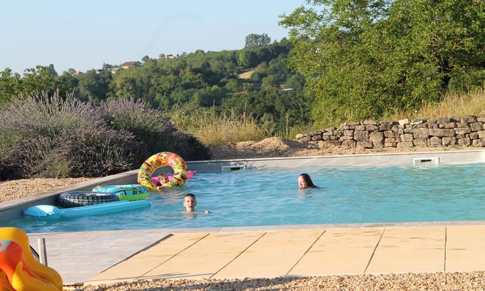 Ayen House | A Cozy Accessible Cottage with a Private Garden Le Mas No 16