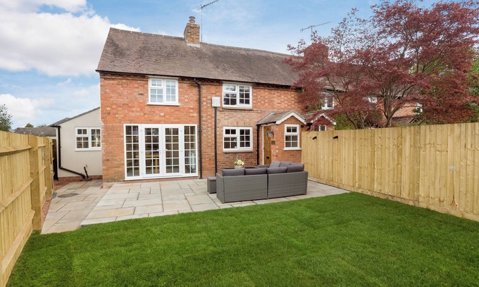 Stratford-upon-Avon Cottage | A luxury cottage, family and pet friendly, close to Stratford Upon Avon centre