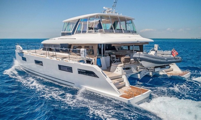 Paradise Island Boat Rental | A stunning Lagoon 630 crewed power catamaran available in the Bahamas.