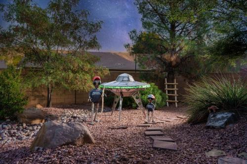 La Verkin House | A super variety of games, golf carts, & unique decor near Zion National Park!