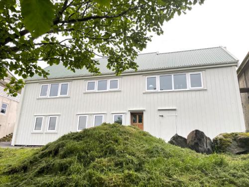 Mivagur Villa | Abbasa hús-Grandpa s house Kumlavegur 9