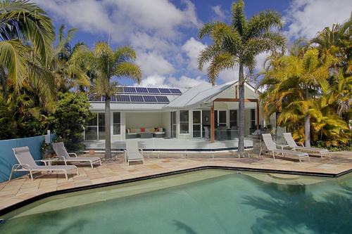 Ewingsdale House | Abode at Byron - private hideaway with 17m pool
