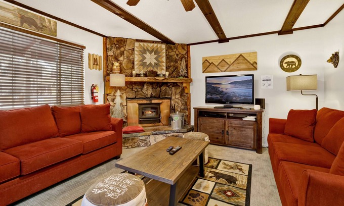 Sugarloaf Cottage | Adorable Sugarloaf Mountain Getaway in Big Bear