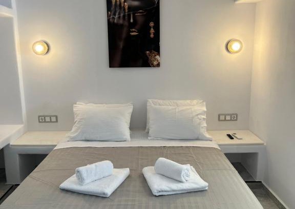 Naxos Apartment | Aegean Breeze Minimal Central