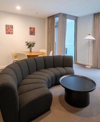 Adelaide Central Business District Apartment | Affordable & Cozy CBD getaway with Free wine!