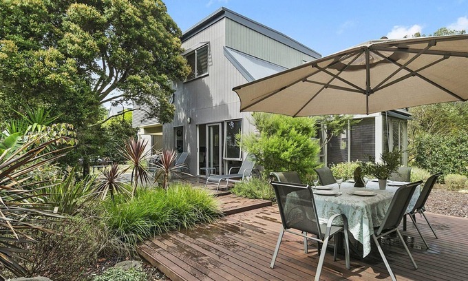 Aireys Inlet House | Airey's Oasis - Central to The Beach & Shops.