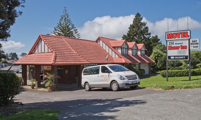 Mangere Hotel | Airport Manor Inn
